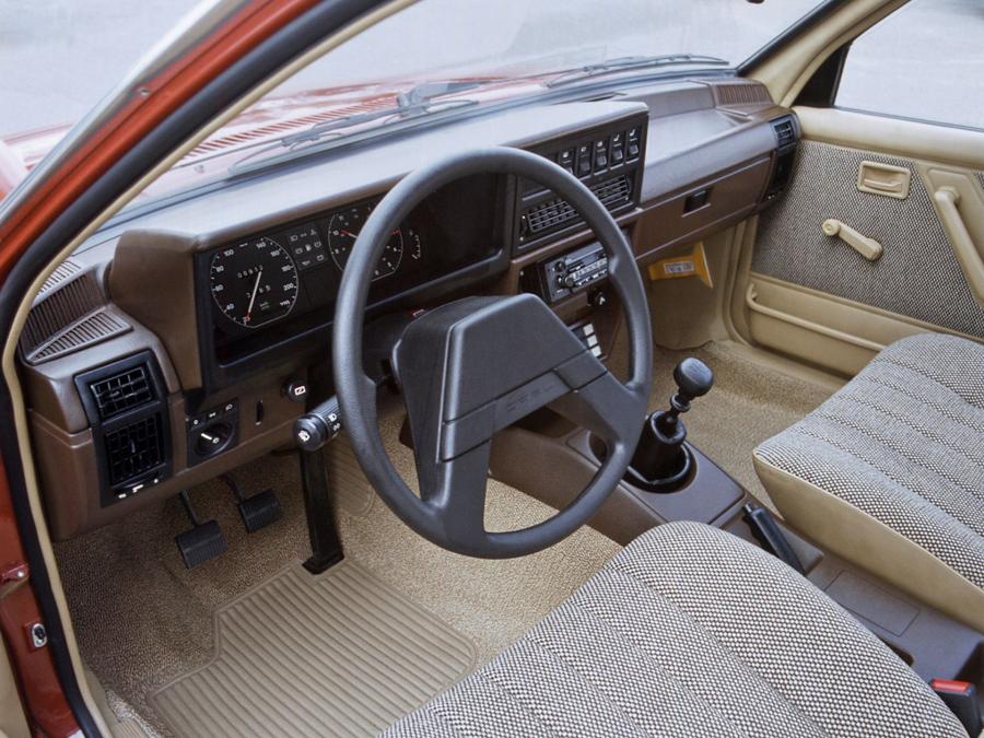 Интерьер Opel Rekord 1982 года  (фото 20 из 21)